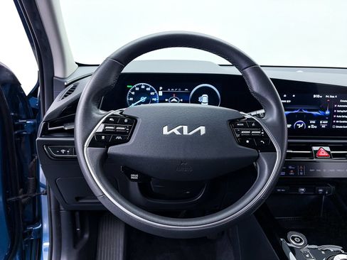 Certified 2024 Kia Niro Wind FWD image 30