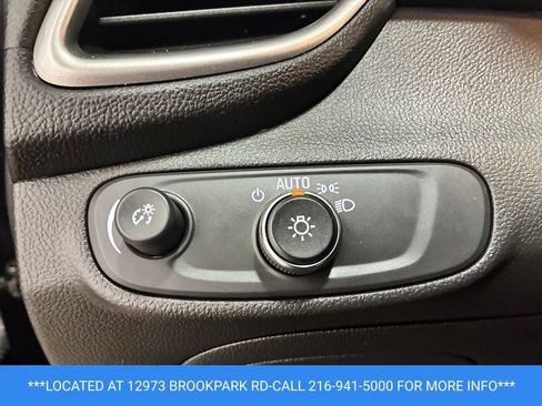 Used 2020 Chevrolet Trax LT w/ Sun & Sound Package AWD/4WD image 11
