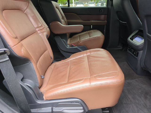 Used 2023 Lincoln Navigator Reserve AWD/4WD image 27
