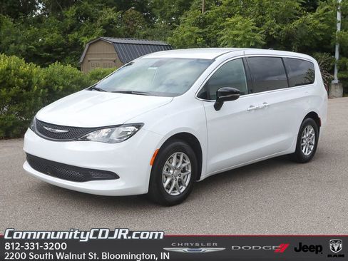 New 2026 Chrysler Voyager LX image 2