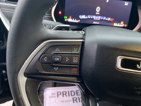 Used 2023 Jeep Grand Cherokee Altitude image 19