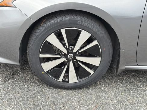 Used 2022 Nissan Altima 2.5 SV w/ SV Premium Package FWD image 9