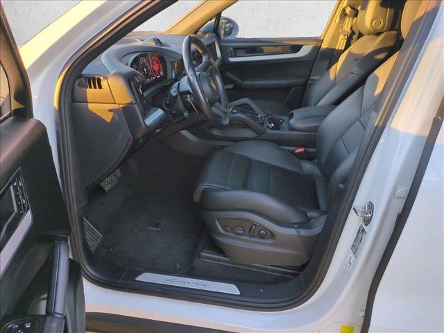Used 2024 Porsche Cayenne AWD/4WD image 16