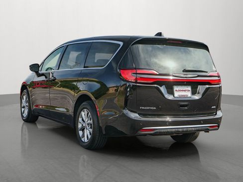 Used 2024 Chrysler Pacifica Touring-L AWD/4WD image 5