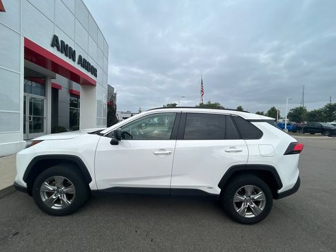 Used 2024 Toyota RAV4 LE AWD/4WD image 5
