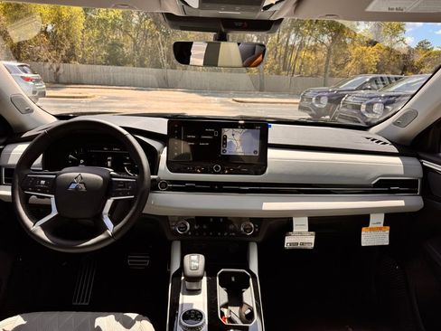 New 2026 Mitsubishi Outlander SEL FWD image 25