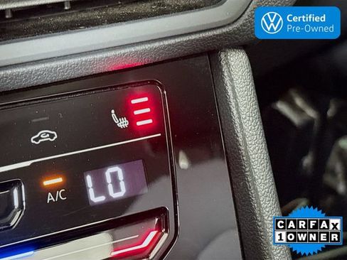 Used 2025 Volkswagen Jetta SE FWD image 19