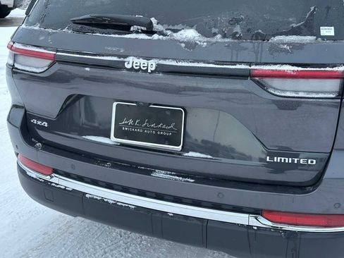Used 2025 Jeep Grand Cherokee Limited w/ Luxury Tech Group II image 13
