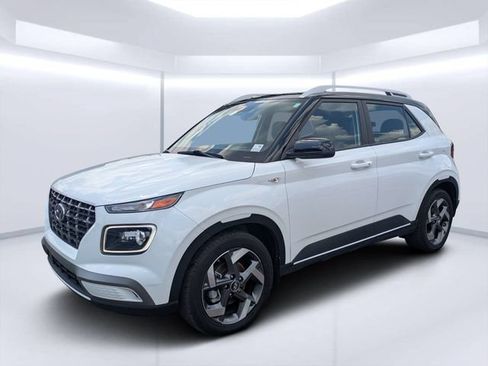 Used 2025 Hyundai Venue Limited FWD image 7