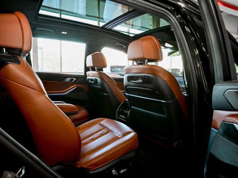 Used 2021 BMW X7 M50i w/ Executive Package image 28
