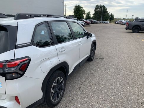 Used 2025 Subaru Forester AWD/4WD image 4