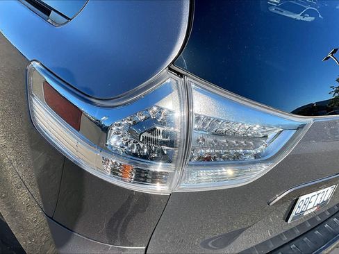 Certified 2017 Toyota Sienna SE Premium FWD image 28