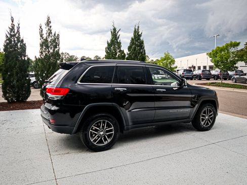 Used 2018 Jeep Grand Cherokee Limited AWD/4WD image 11