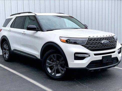 Used 2022 Ford Explorer XLT w/ Equipment Group 202A AWD/4WD image 34