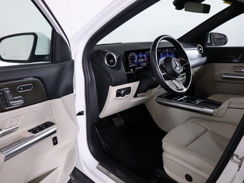 Certified 2026 Mercedes-Benz GLA 250 4MATIC image 37