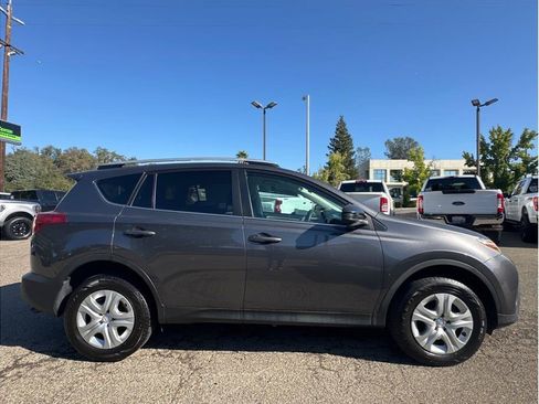 Used 2014 Toyota RAV4 LE FWD image 9