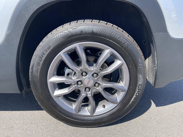 Used 2022 GMC Terrain SLT w/ Infotainment Package II FWD image 11
