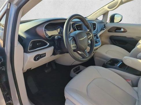 Used 2021 Chrysler Voyager Lxi image 11