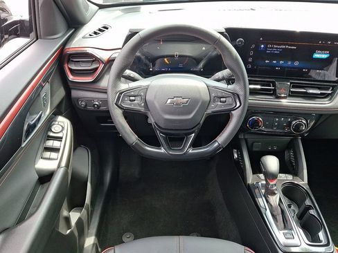 Used 2024 Chevrolet TrailBlazer RS AWD/4WD image 2