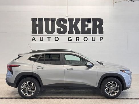 Certified 2025 Chevrolet Trax LT image 2