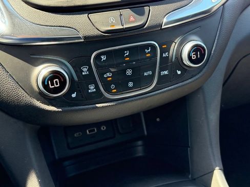 Used 2024 Chevrolet Equinox LT AWD/4WD image 16