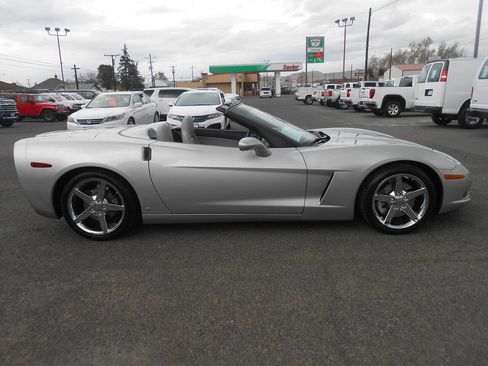 Used 2006 Chevrolet Corvette Convertible w/ Preferred Equipment Group RWD image 2