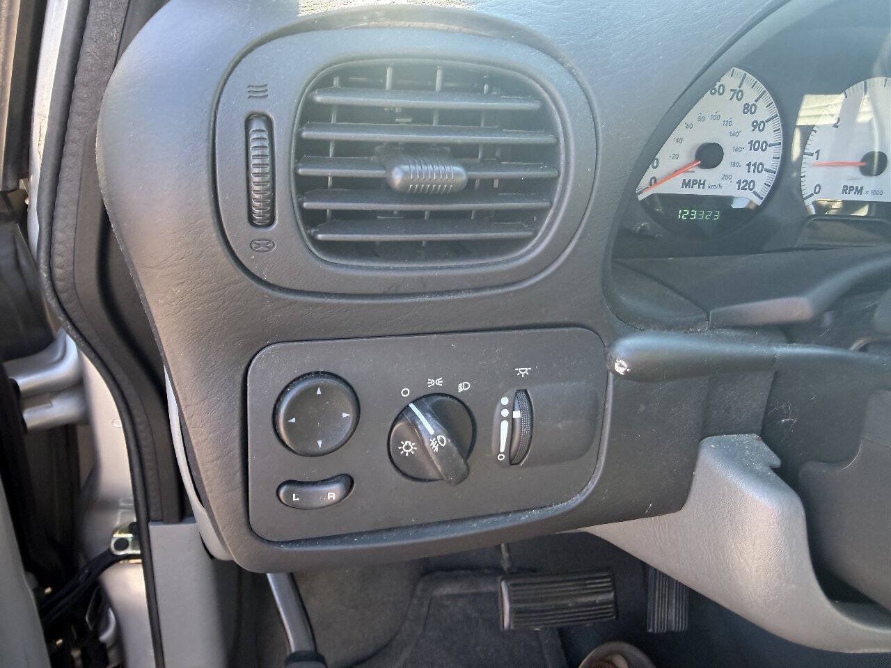 Used 2006 Dodge Grand Caravan SXT FWD image 29
