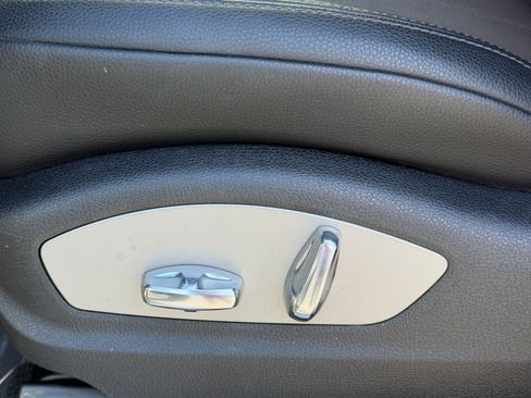 Certified 2023 Porsche Macan S w/ Sport Chrono Package image 22