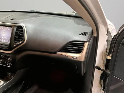 Used 2016 Jeep Cherokee Latitude w/ Comfort & Convenience Group image 26