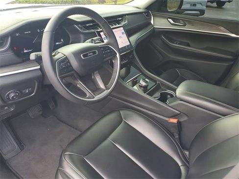 Used 2023 Jeep Grand Cherokee L Limited image 23