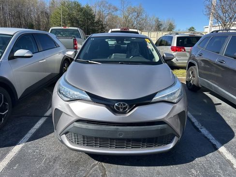 Used 2020 Toyota C-HR LE image 11