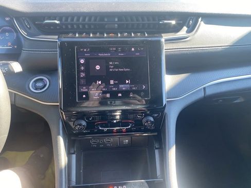 Used 2023 Jeep Grand Cherokee Altitude image 39