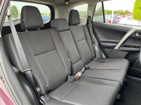 Used 2018 Toyota RAV4 XLE AWD/4WD image 16