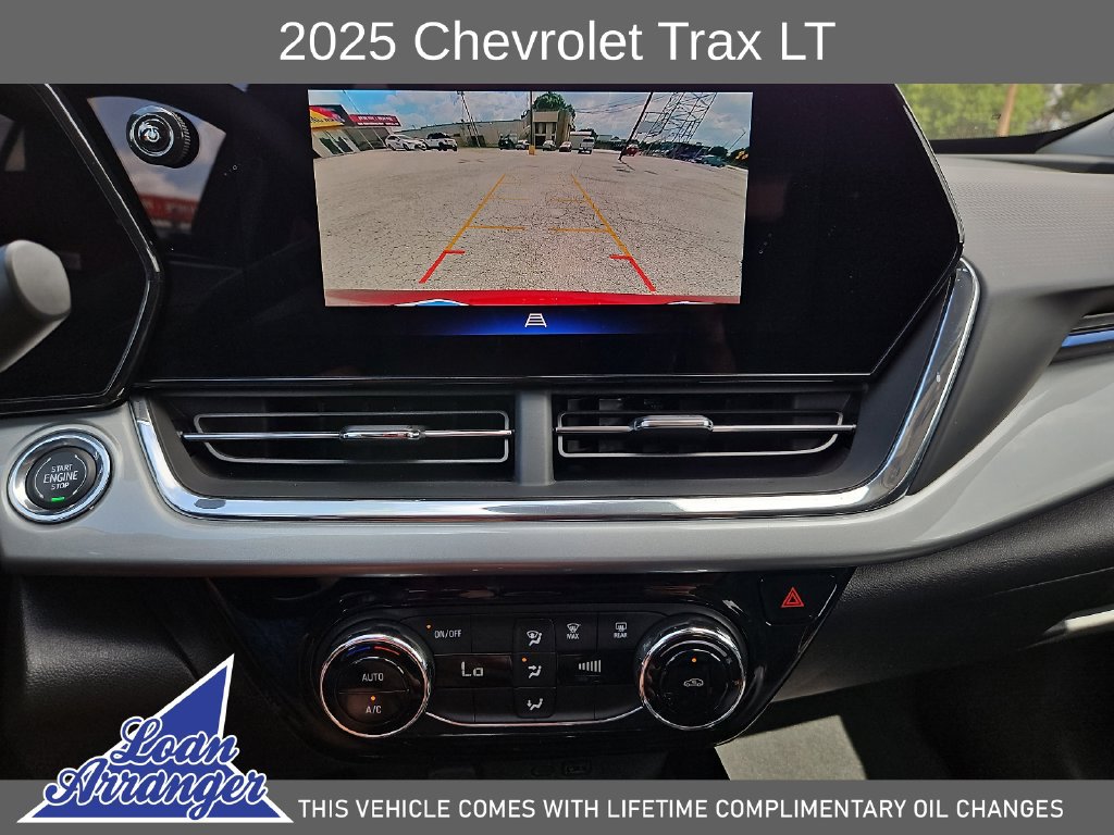 Used 2025 Chevrolet Trax LT FWD image 24