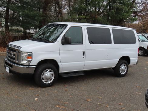 Used 2014 Ford E-350 and Econoline 350 XLT image 2