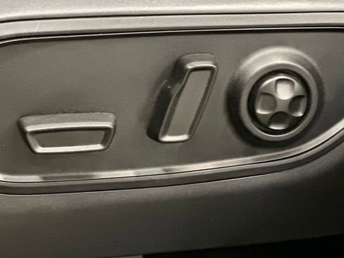 Used 2023 Jeep Grand Cherokee L Laredo image 30