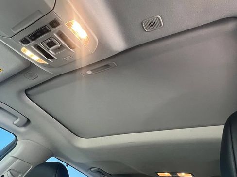Used 2023 Toyota Highlander XLE FWD image 9