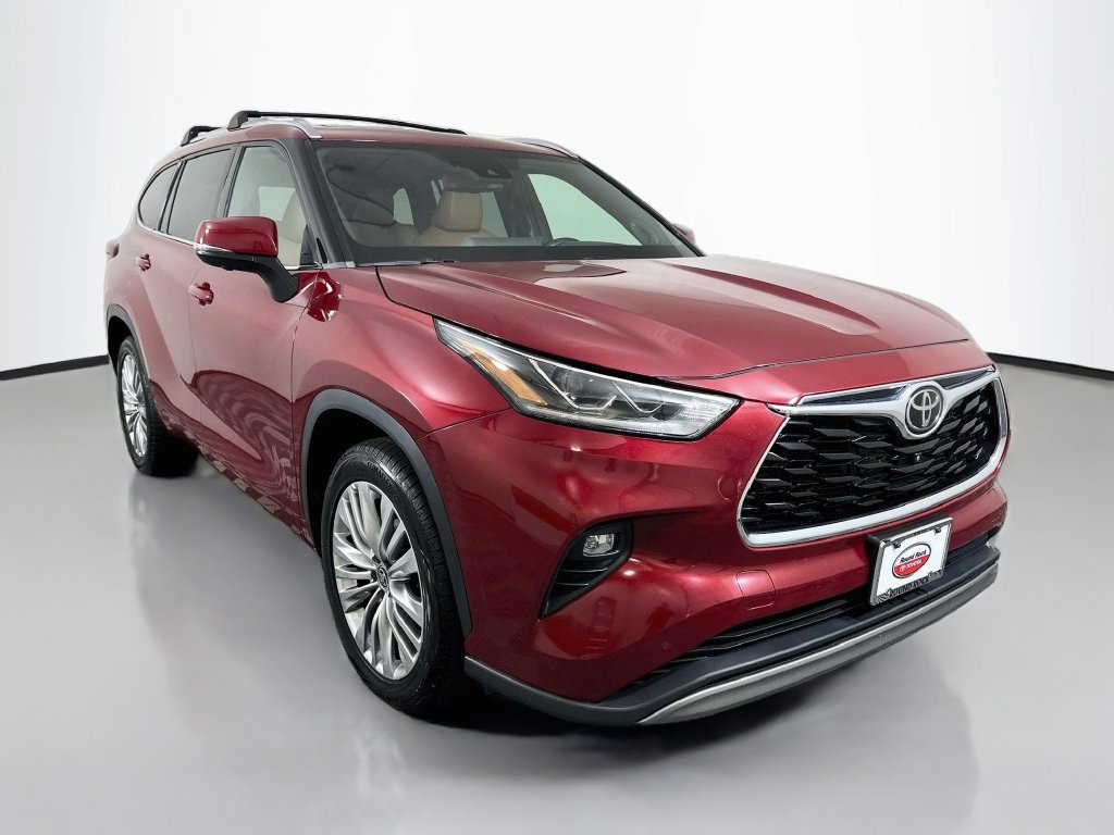 Certified 2023 Toyota Highlander Platinum FWD image 3