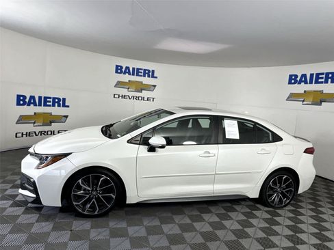 Used 2020 Toyota Corolla XSE FWD image 2