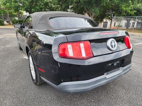 Used 2010 Ford Mustang Convertible RWD image 5