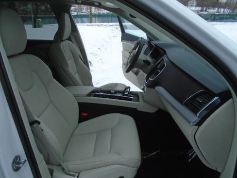 Used 2023 Volvo XC90 B5 Core w/ Protection Package Premier image 11