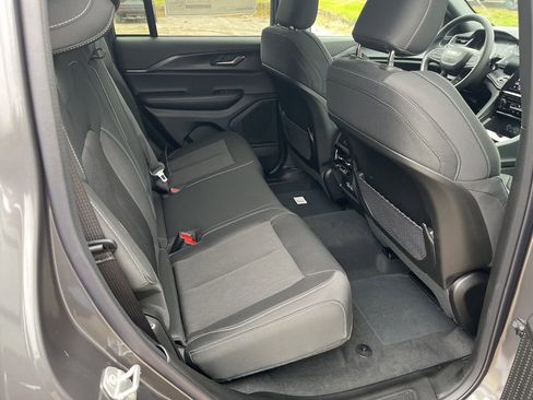 New 2025 Jeep Grand Cherokee 4WD image 13