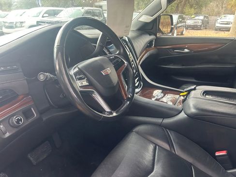 Used 2016 Cadillac Escalade ESV Luxury image 12