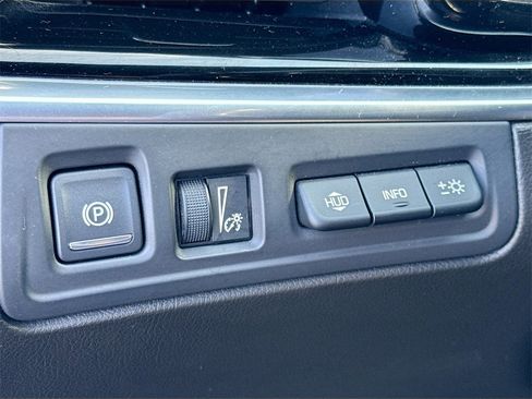 Used 2023 Cadillac XT6 Premium Luxury w/ Technology Package image 11