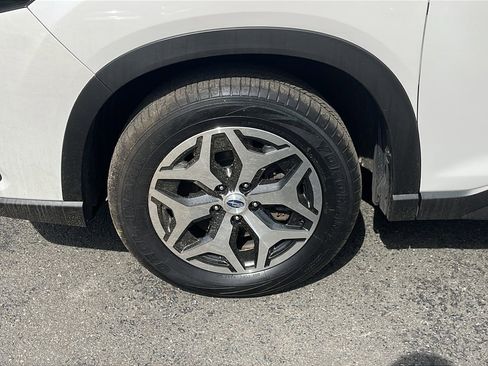 Certified 2023 Subaru Forester Premium AWD/4WD image 10
