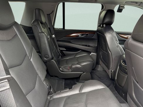 Used 2020 Cadillac Escalade Luxury AWD/4WD image 31