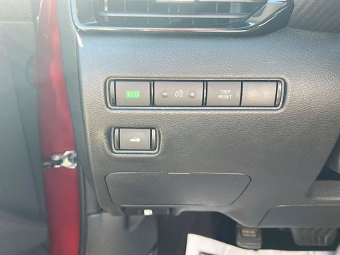 Used 2024 Nissan Sentra SV FWD image 12