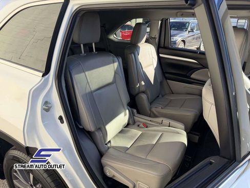 Used 2019 Toyota Highlander XLE image 13