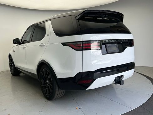 Used 2025 Land Rover Discovery Dynamic SE image 4