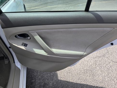 Used 2010 Toyota Camry LE FWD image 25